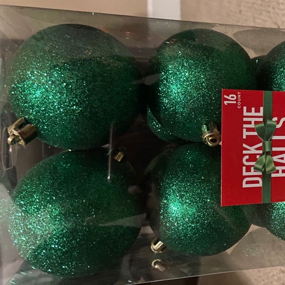 NWT set of 16 shatterproof ornaments - Picture 2 of 2